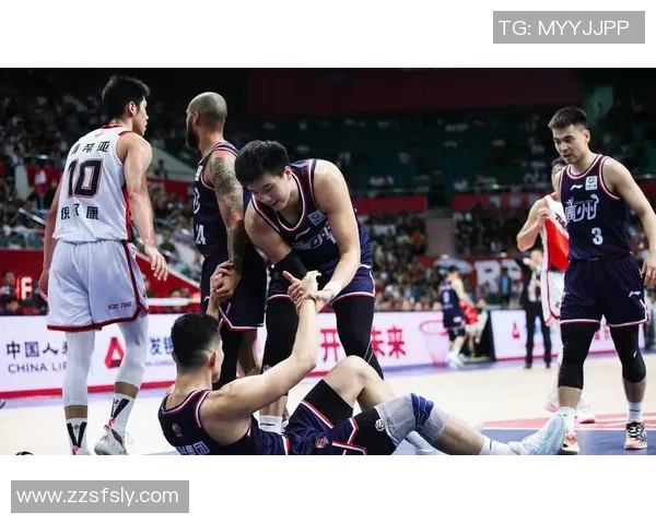 广州篮球队的速度之美:探索快速进攻与团队协作的完美结合 广州篮球队的速度之美:探索快速进攻与团队协作的完美结合